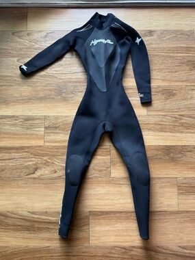 Hyperflex Solana 4/3mm Women’s Full Wetsuit Size 4 Black Surf Diving